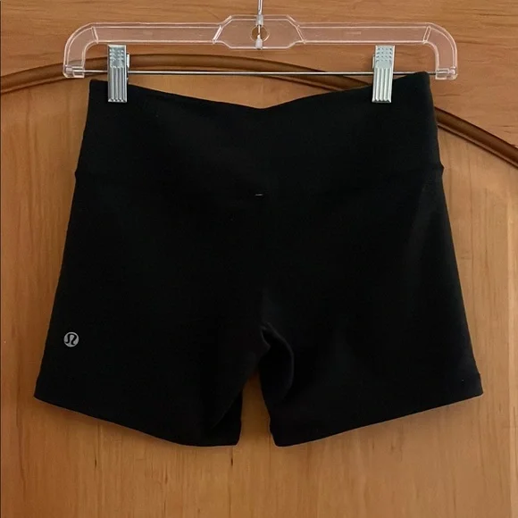 lululemon athletica Groove Reversible Women's Short Bootie Black Shorts 4 - Picture 3 of 10